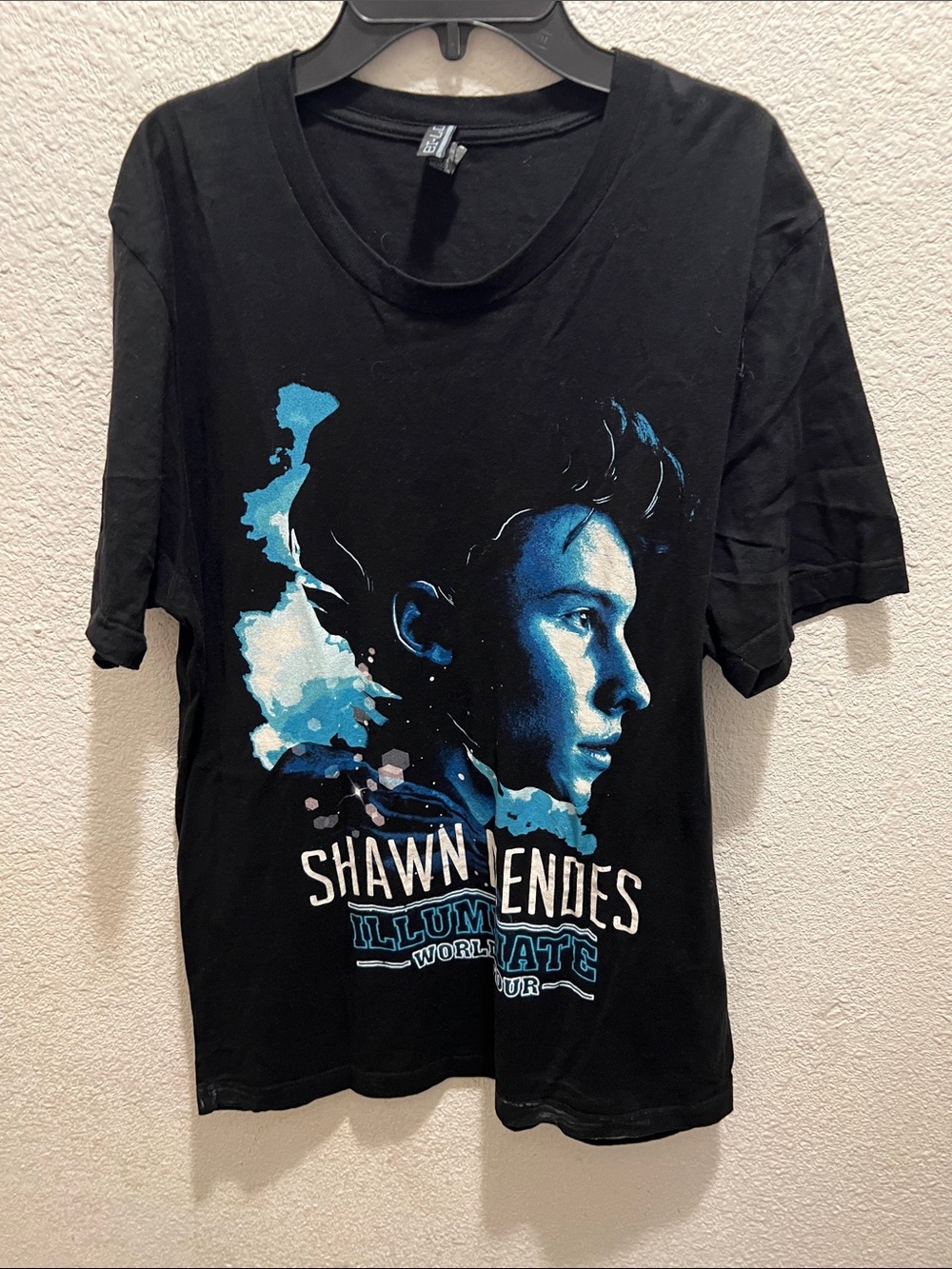 Shawn Mendes Illuminate World Tour T shirt in EUC